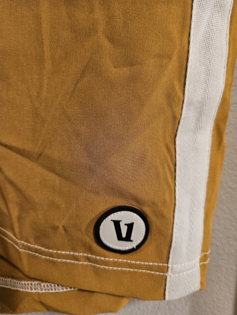 Vuori Puerto Boardshort Men Size 33 Dark Golden Yellow Swim Trunks - Picture 3 of 7